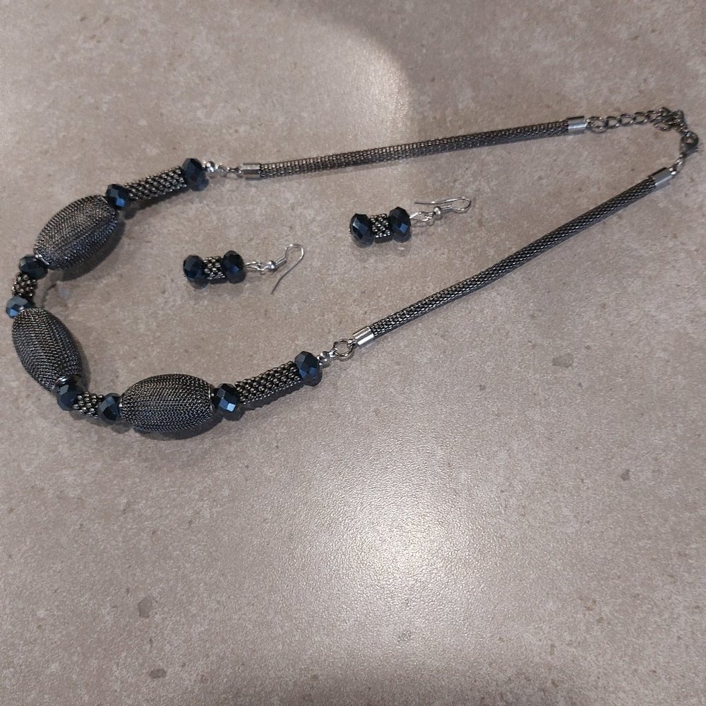 Women's Black Woven Mesh Necklace with Spaced Diamond Cut Beads - Small - NWOT